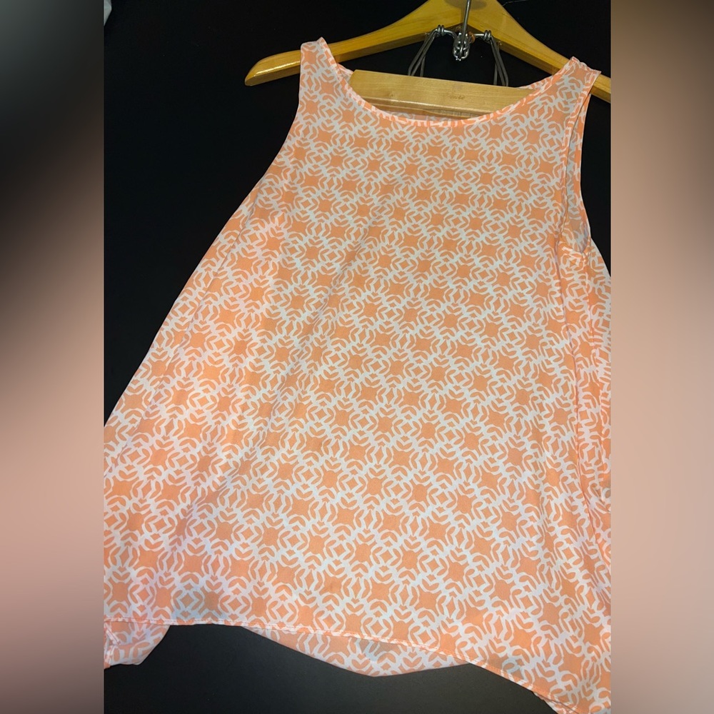 The Limited Flowy Lightweight Tank with fun print Size Small EUC